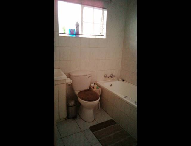 2 bed property to rent in REWLATCH